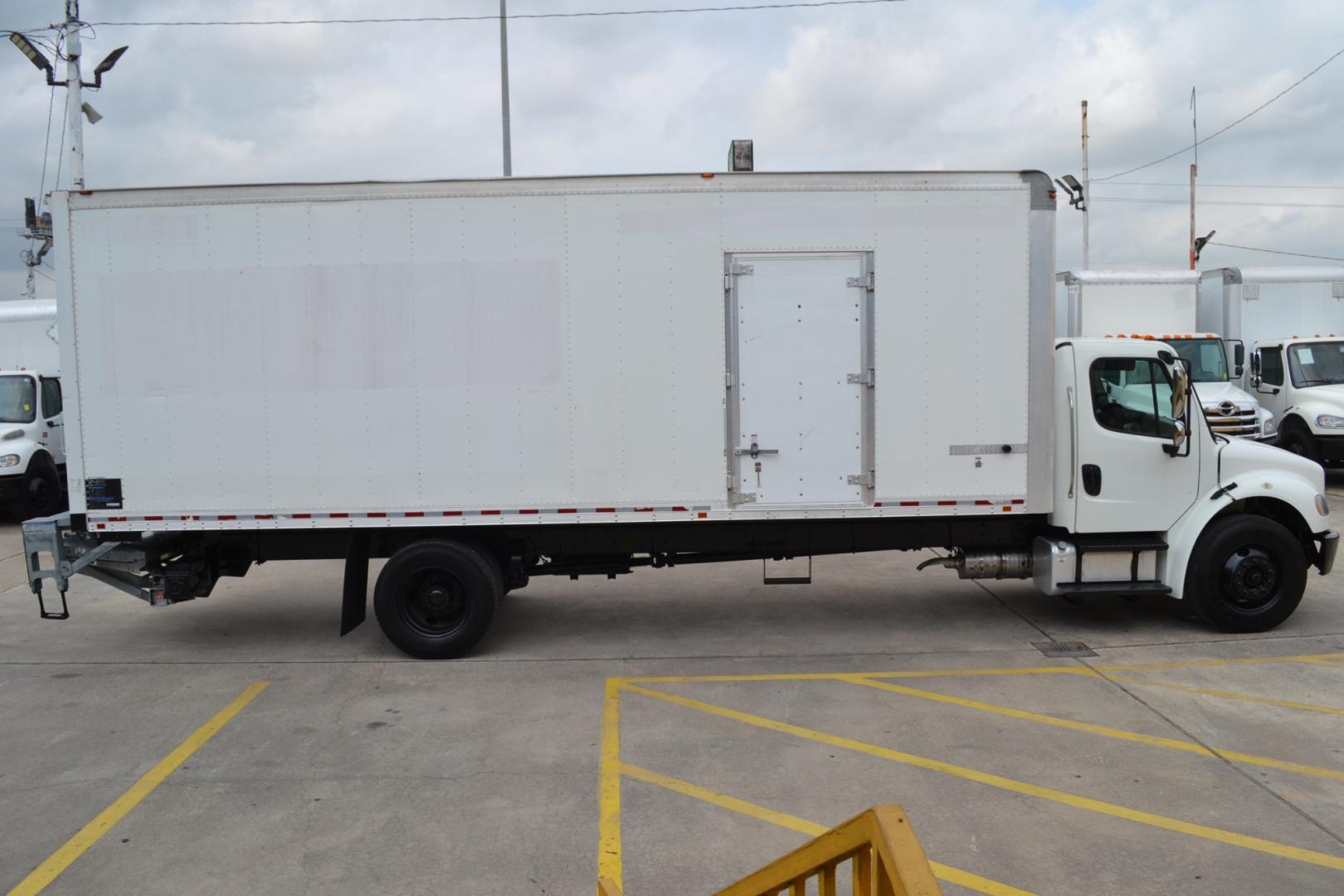 2019 WHITE /BLACK FREIGHTLINER M2-106 with an CUMMINS B6.7L 240HP engine, ALLISON 2500RDS AUTOMATIC transmission, located at 9172 North Fwy, Houston, TX, 77037, (713) 910-6868, 29.887470, -95.411903 - Photo#3